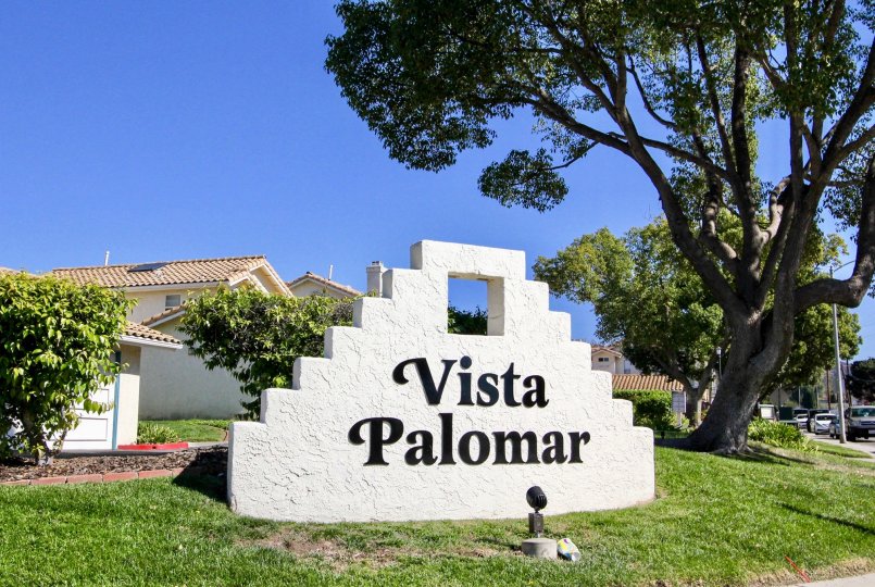 A SUNNY DAY IN THE VISTA PALOMAR IN THE HOUSE IN GARDEN