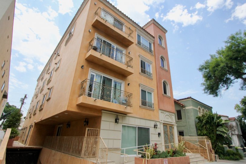 8420 Blackburn Condos, Lofts & Townhomes For Sale 8420 Blackburn Real