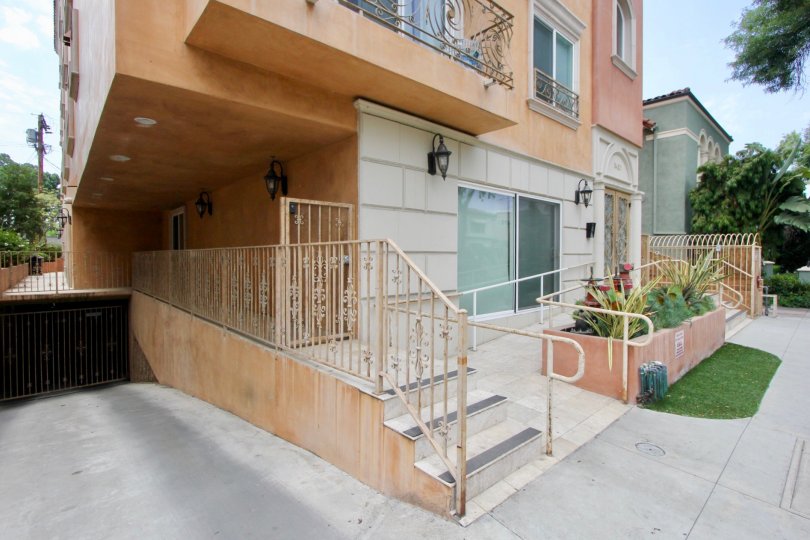 8420 Blackburn Condos, Lofts & Townhomes For Sale 8420 Blackburn Real