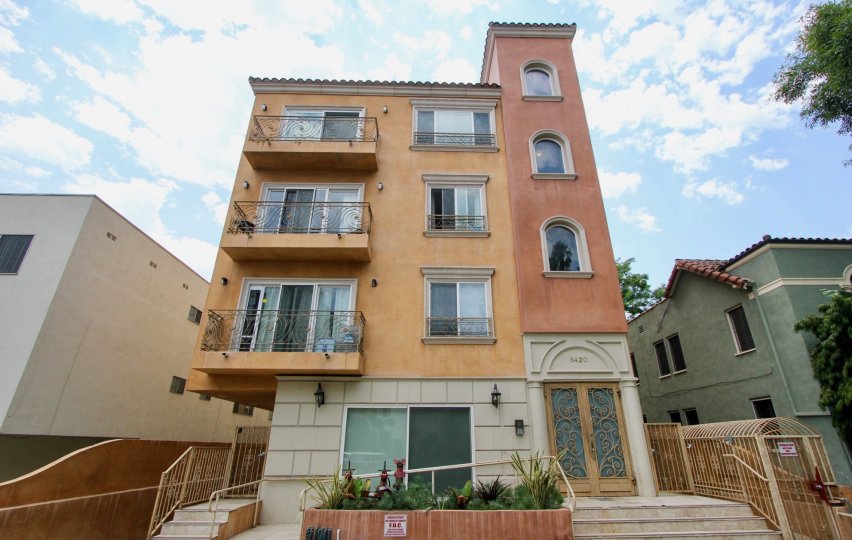 8420 Blackburn Condos, Lofts & Townhomes For Sale 8420 Blackburn Real