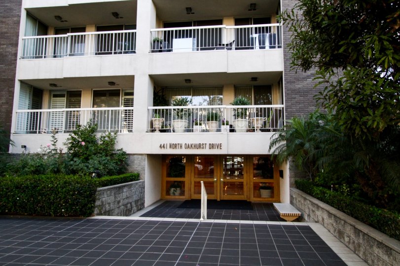 441 N Oakhurst Condos, Lofts & Townhomes For Sale 441 N Oakhurst Real