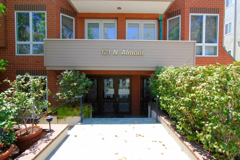 Almont Plaza Condos, Lofts & Townhomes For Sale Almont Plaza Real