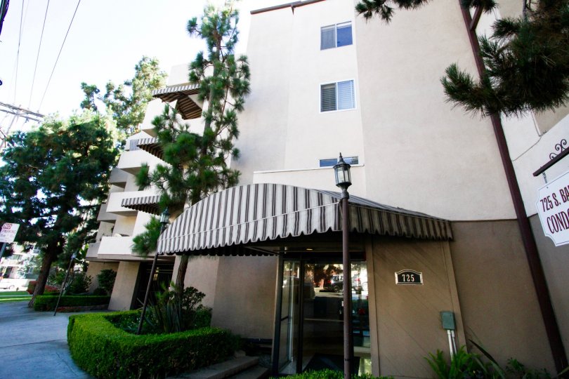 725 S Barrington Condos, Lofts & Townhomes For Sale 725 S Barrington