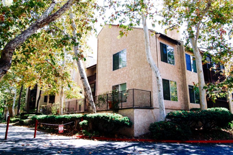 Lakeside Village Condos, Lofts & Townhomes For Sale | Lakeside Village