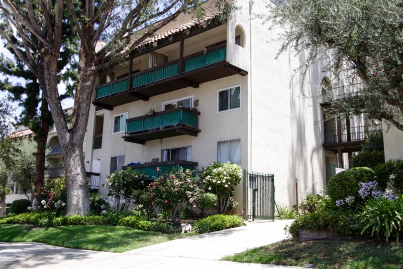 Encino Oaks Condominiums