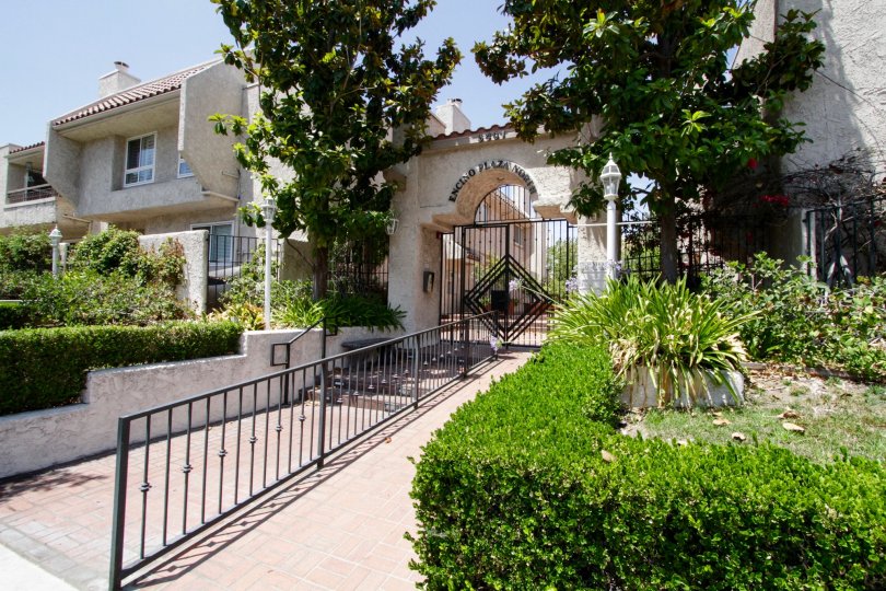 Encino Plaza North Condos, Lofts & Townhomes For Sale Encino Plaza