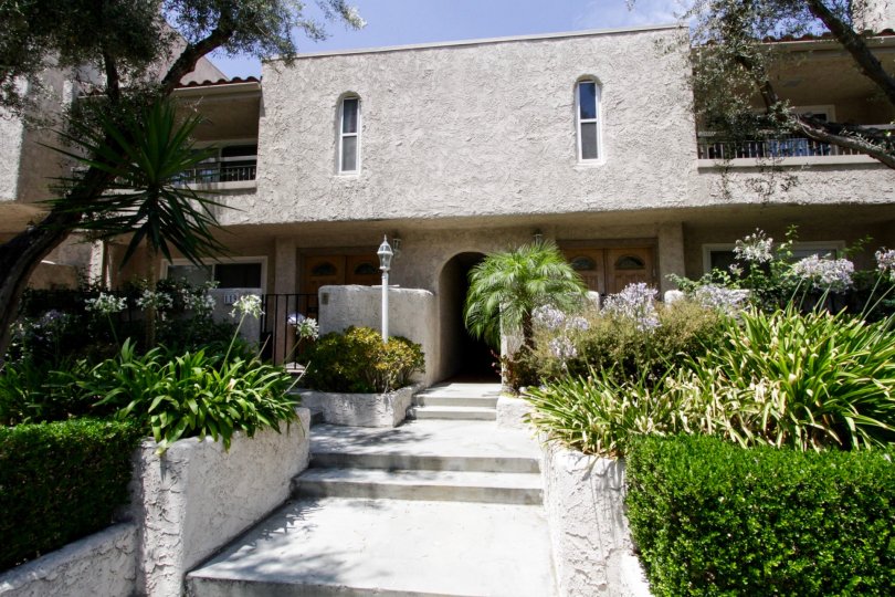 Encino Plaza North Condos, Lofts & Townhomes For Sale Encino Plaza