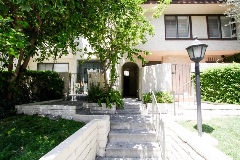 Encino Plaza South Condos, Lofts & Townhomes For Sale Encino Plaza