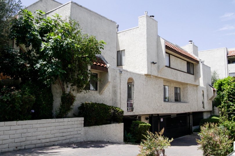 Encino Plaza South Condos, Lofts & Townhomes For Sale Encino Plaza