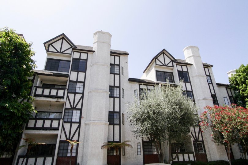 Hampton Court Condos, Lofts & Townhomes For Sale Hampton Court Real