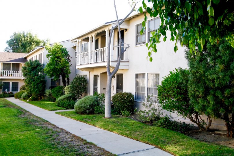 1220 E Glenoaks Blvd Condos, Lofts & Townhomes For Sale 1220 E