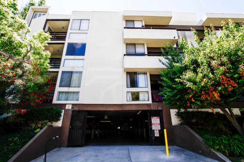 Glendale Executive Townhomes Condos, Lofts & Townhomes For Sale