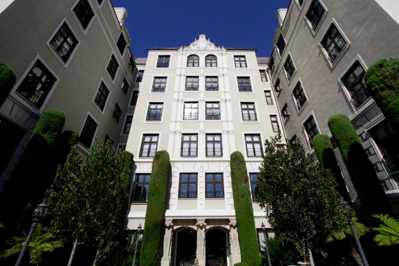 Country Club Manor Condos, Lofts & Townhomes For Sale Country Club