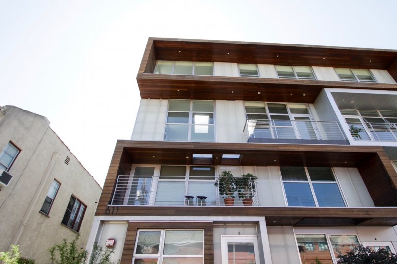 611 N Bronson Condos, Lofts & Townhomes For Sale 611 N Bronson Real