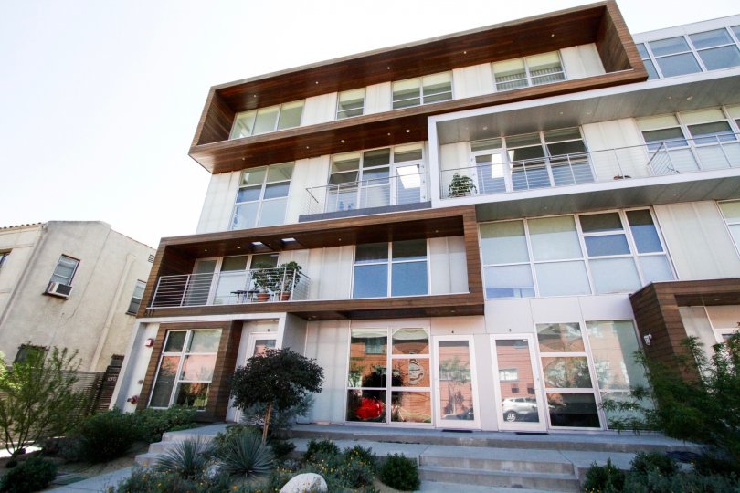 611 N Bronson Condos, Lofts & Townhomes For Sale 611 N Bronson Real