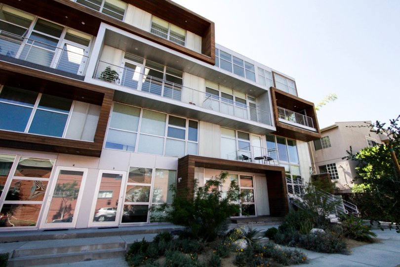 611 N Bronson Condos, Lofts & Townhomes For Sale 611 N Bronson Real