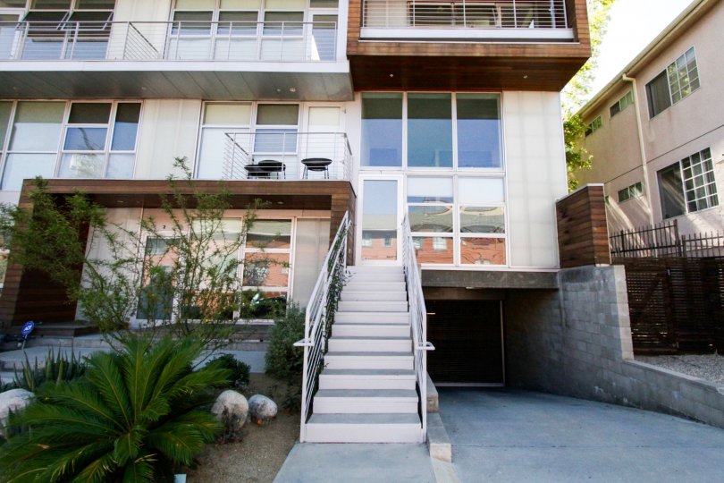 611 N Bronson Condos, Lofts & Townhomes For Sale 611 N Bronson Real