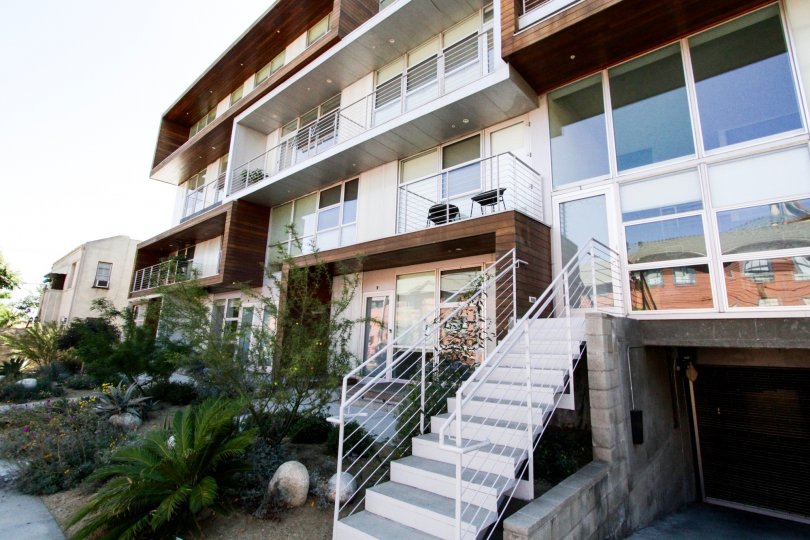 611 N Bronson Condos, Lofts & Townhomes For Sale 611 N Bronson Real