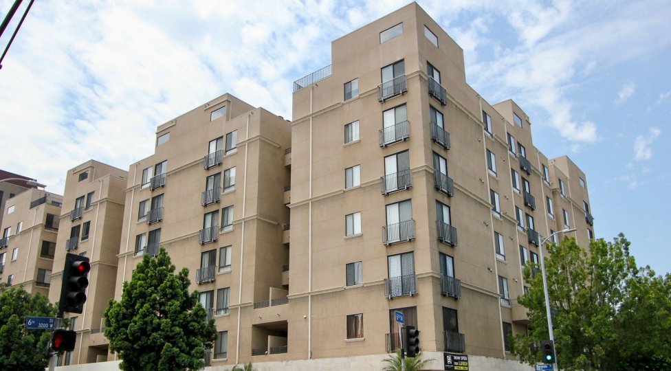 Barcelona Tower Condos, Lofts & Townhomes For Sale Barcelona Tower