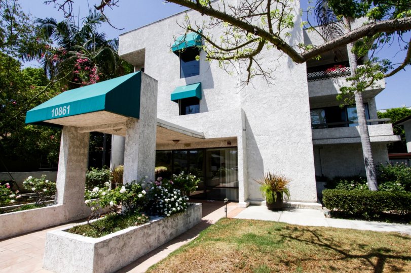 10861 Moorpark St Condos, Lofts & Townhomes For Sale 10861 Moorpark