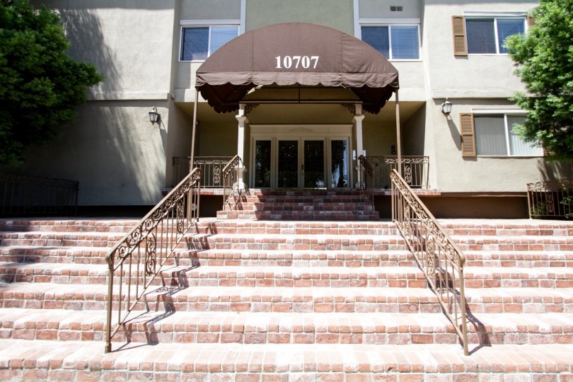 La Toluca Court Condos, Lofts & Townhomes For Sale La Toluca Court