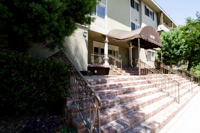 La Toluca Court Condos, Lofts & Townhomes For Sale La Toluca Court