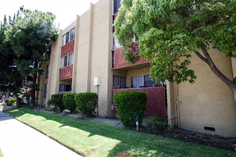 Sutton Terrace South Condos, Lofts & Townhomes For Sale Sutton