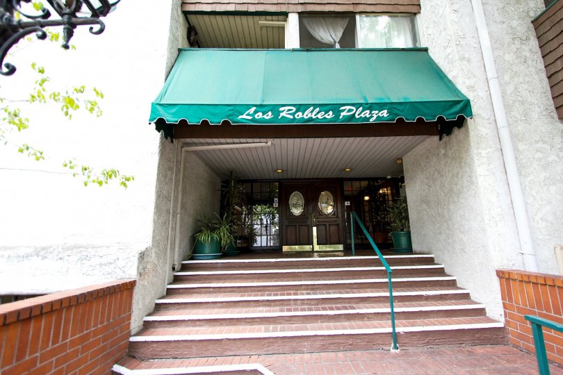 Los Robles Plaza Condos, Lofts & Townhomes For Sale Los Robles Plaza