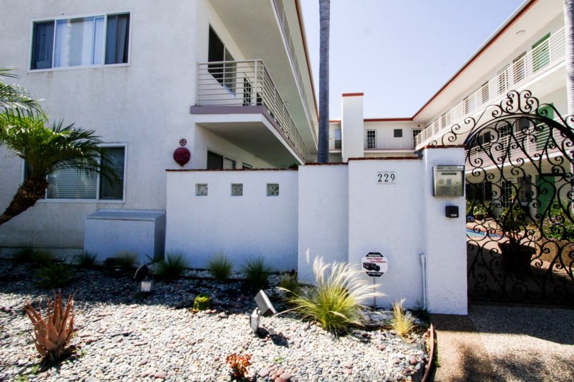 229 Bicknell Condos, Lofts & Townhomes For Sale 229 Bicknell Real