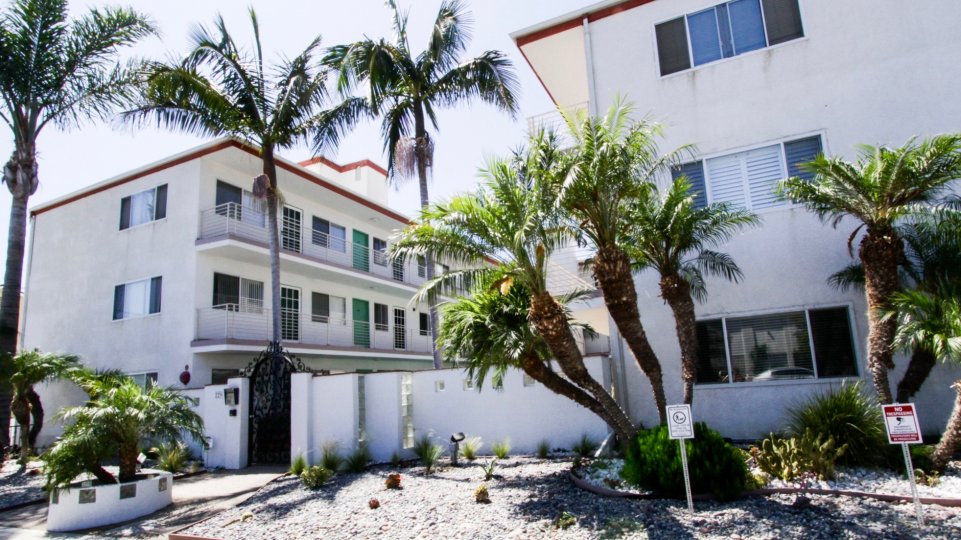 229 Bicknell Condos, Lofts & Townhomes For Sale 229 Bicknell Real