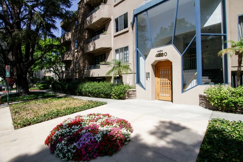 4230 Stansbury Ave Condos, Lofts & Townhomes For Sale 4230 Stansbury