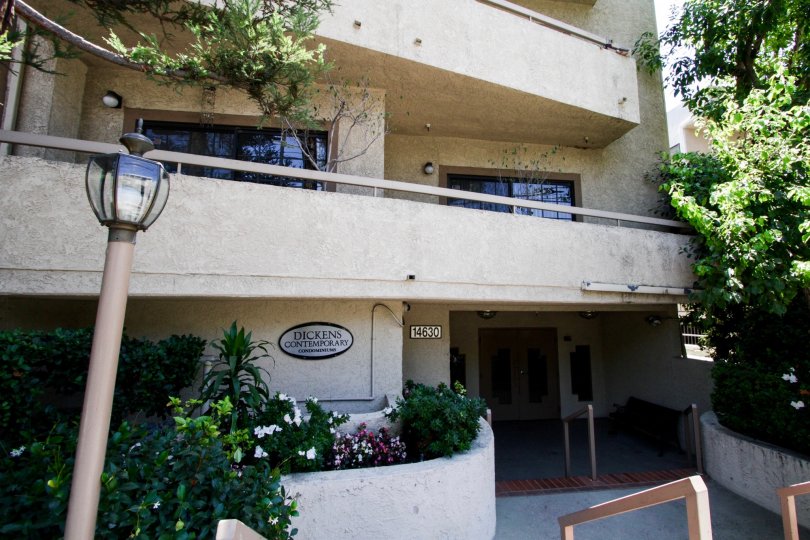 Dickens Contemporary Condos, Lofts & Townhomes For Sale Dickens Contemporary Real Estate