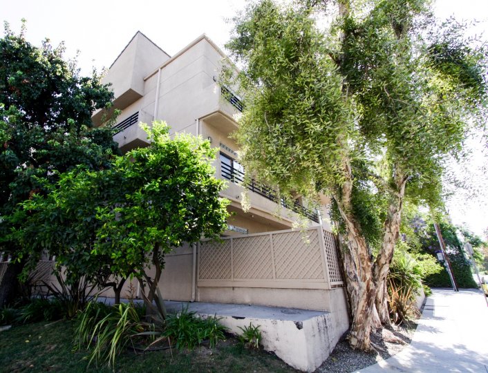 Woodman Villas Condos, Lofts & Townhomes For Sale Woodman Villas Real