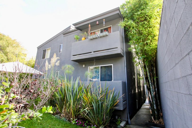 Six Off Rowena Condos, Lofts & Townhomes For Sale Six Off Rowena Real