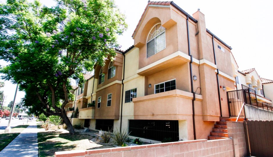 11306 Moorpark Condos, Lofts & Townhomes For Sale | 11306 Moorpark Real