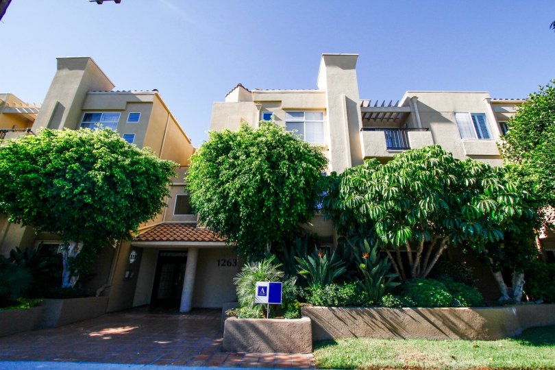 12633 Moorpark Condos, Lofts & Townhomes For Sale | 12633 Moorpark Real
