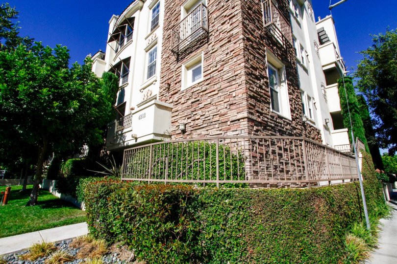 4202 Whitsett Ave Condos, Lofts & Townhomes For Sale 4202 Whitsett