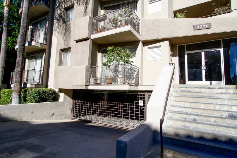 4236 Longridge Ave Condos, Lofts & Townhomes For Sale 4236 Longridge Ave Real Estate 4236