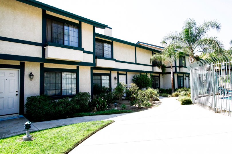 Glenoaks Gardens Condos, Lofts & Townhomes For Sale Glenoaks Gardens