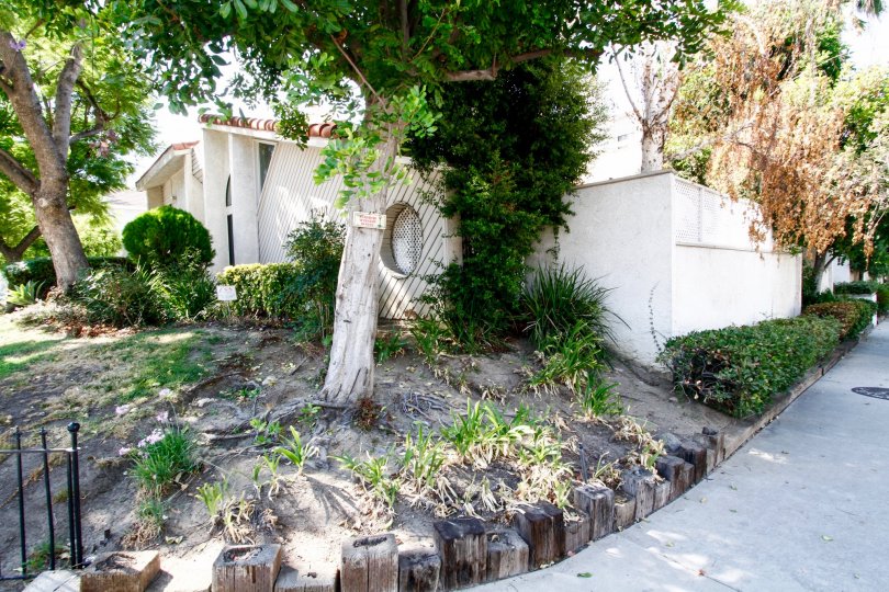 Tarzana Strawberry Villas Condos, Lofts & Townhomes For Sale Tarzana