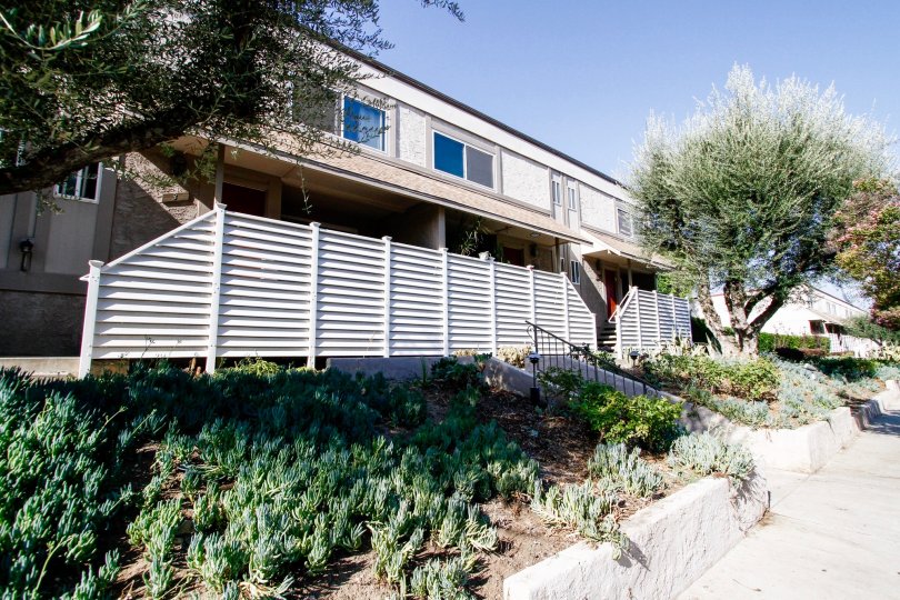 Tarzana Tennis Townhomes Condos, Lofts & Townhomes For Sale Tarzana