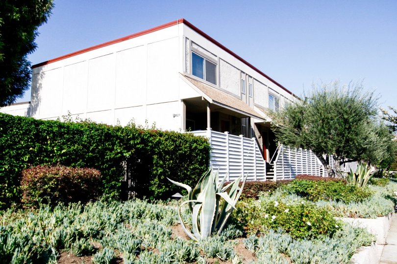 Tarzana Tennis Townhomes Condos, Lofts & Townhomes For Sale Tarzana