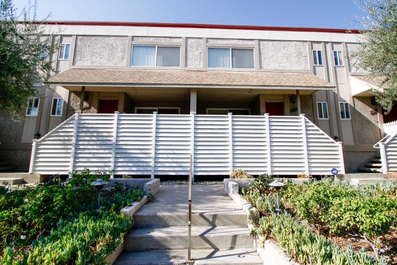 Tarzana Tennis Townhomes Condos, Lofts & Townhomes For Sale Tarzana