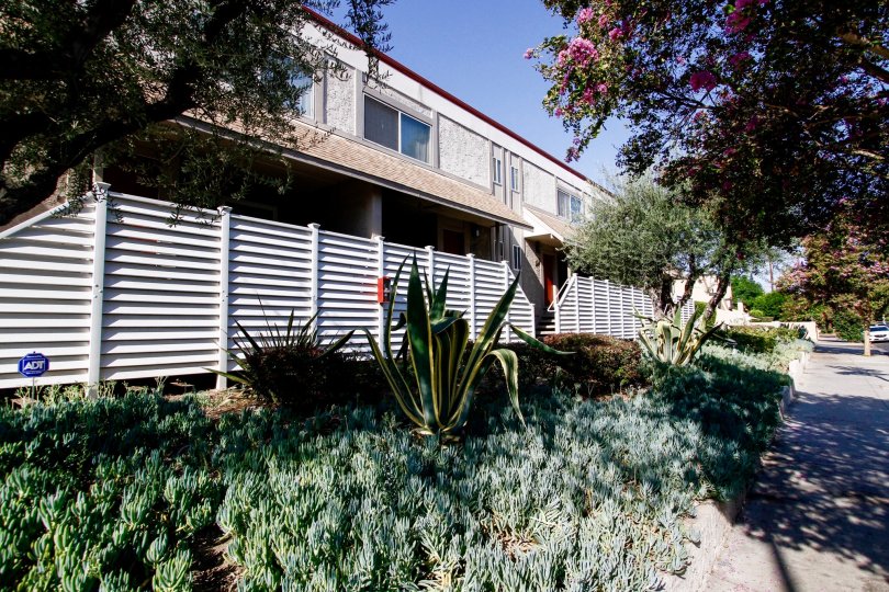 Tarzana Tennis Townhomes Condos, Lofts & Townhomes For Sale Tarzana