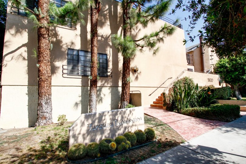 Tarzana Townhomes Condos, Lofts & Townhomes For Sale Tarzana