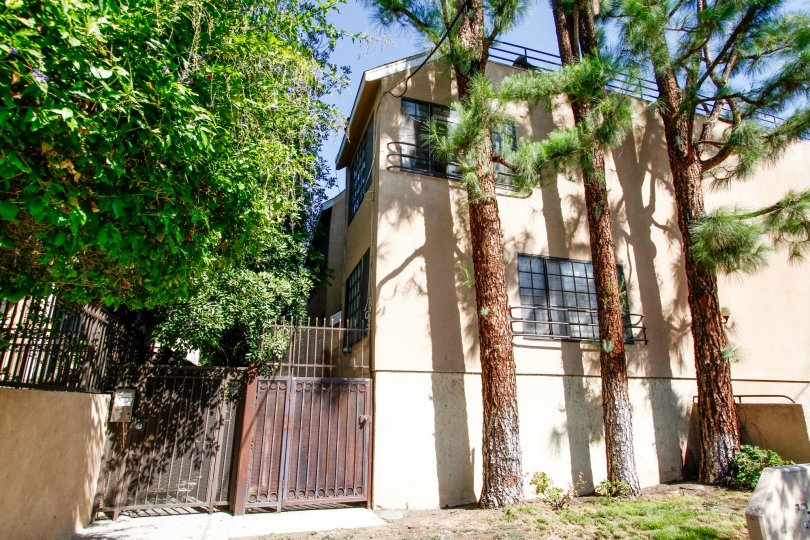 Tarzana Townhomes Condos, Lofts & Townhomes For Sale Tarzana