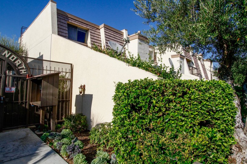 Tarzana Villas North Condos, Lofts & Townhomes For Sale Tarzana