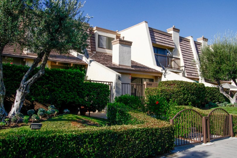 Tarzana Villas North Condos, Lofts & Townhomes For Sale | Tarzana