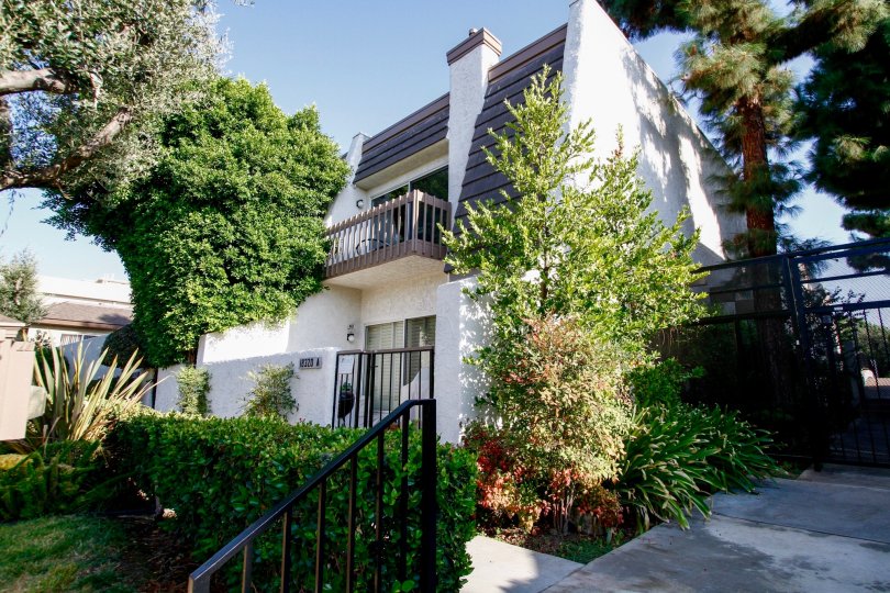 Tarzana Villas South Condos, Lofts & Townhomes For Sale Tarzana