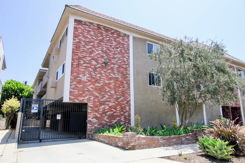 Bentley Manor Condos, Lofts & Townhomes For Sale Bentley Manor Real